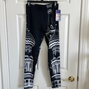 NEW- Threads 4 Thought Workout Leggings Size Small